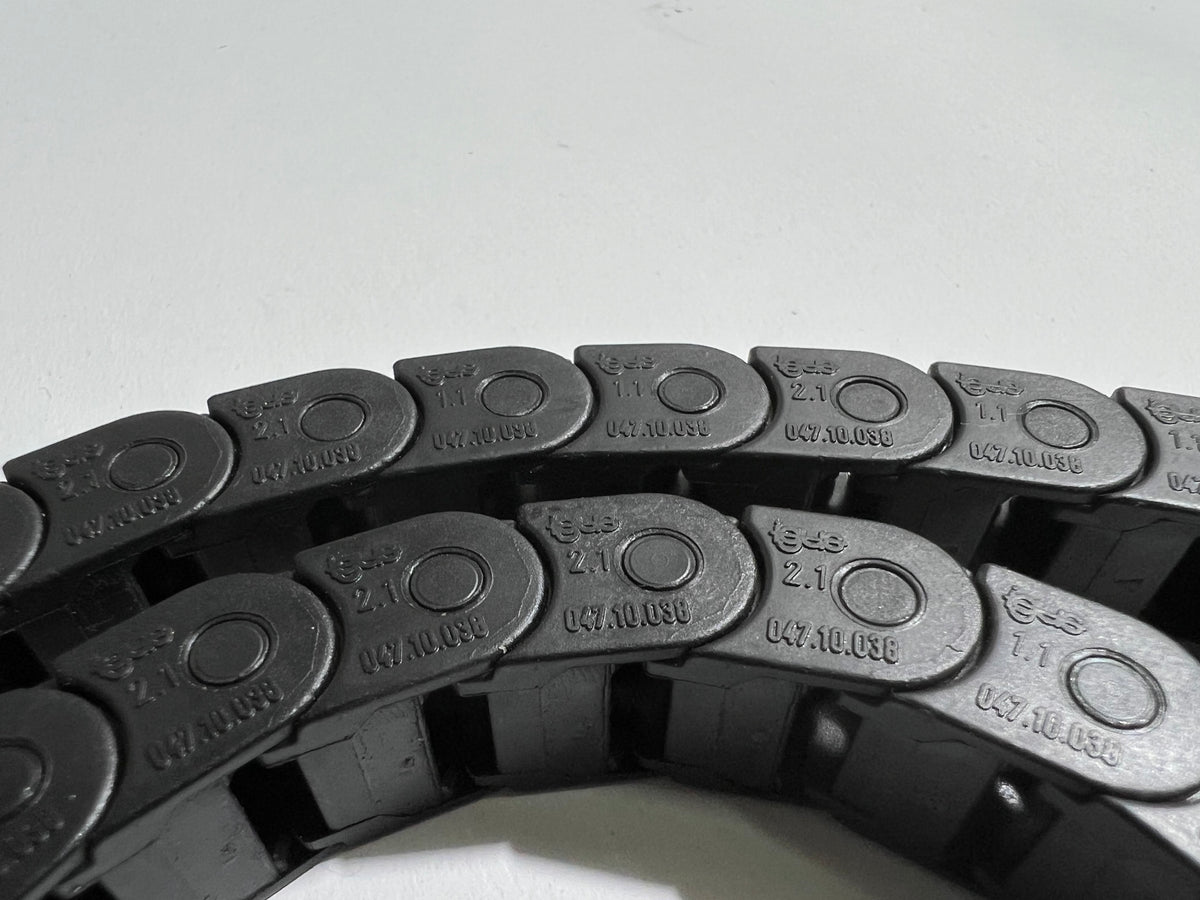 Igus 047.10.038 Energy Chain Cable Carrier – Lot of 36 Pieces