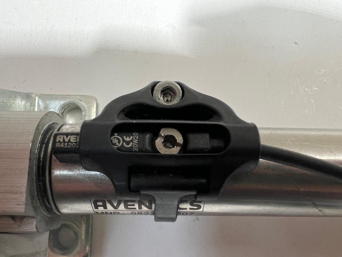 Aventics Pneumatic Cylinder 0822333507 10Bar with Sensor & 0.5m Cable