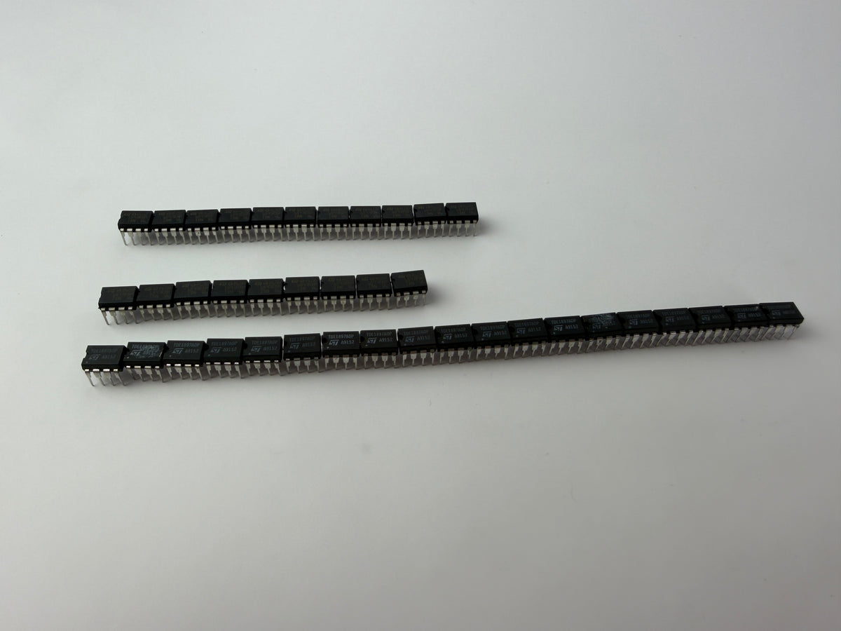 STMicroelectronics Intelligent Power Switch IC Lot 39pcs – 11x R602 1897RDP, 9x R604 1897RDP, 19x TDE1897ADP