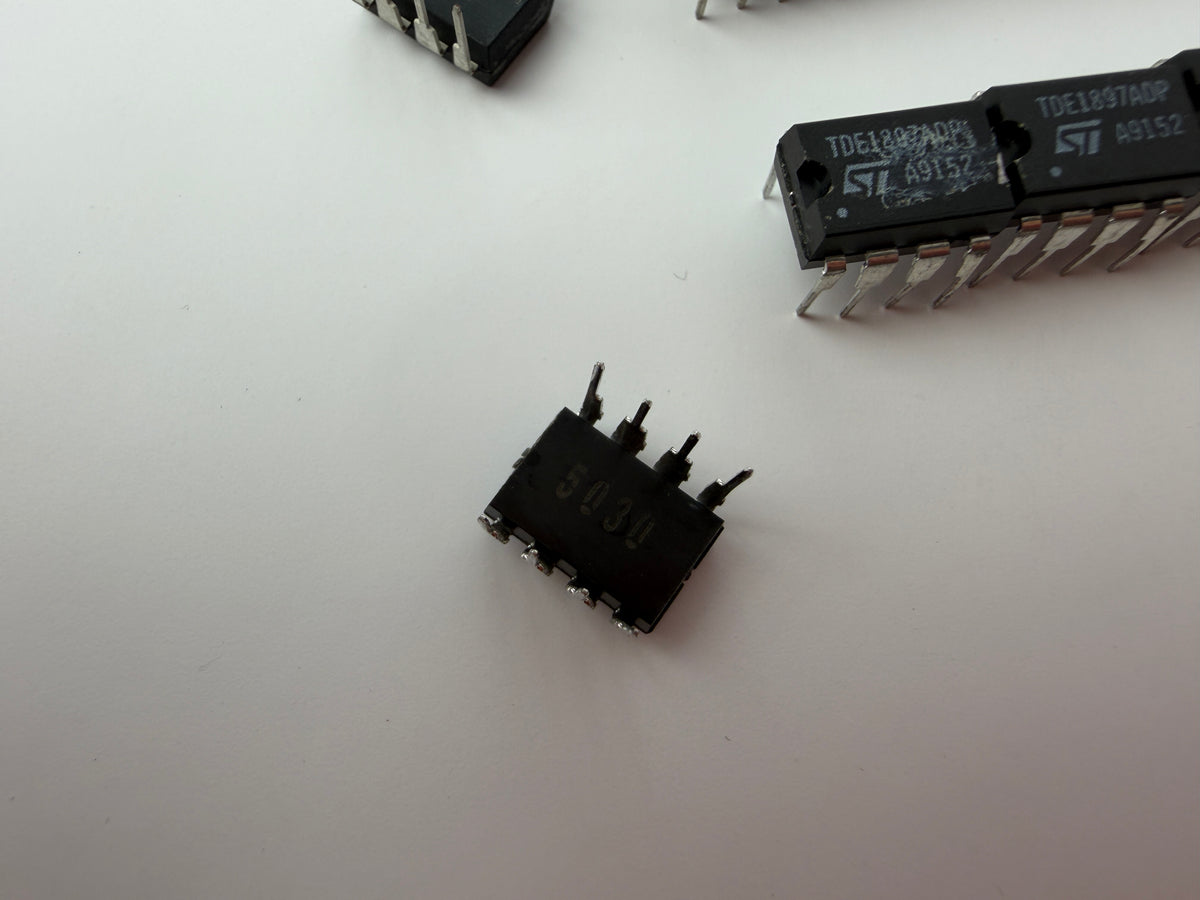 STMicroelectronics Intelligent Power Switch IC Lot 39pcs – 11x R602 1897RDP, 9x R604 1897RDP, 19x TDE1897ADP
