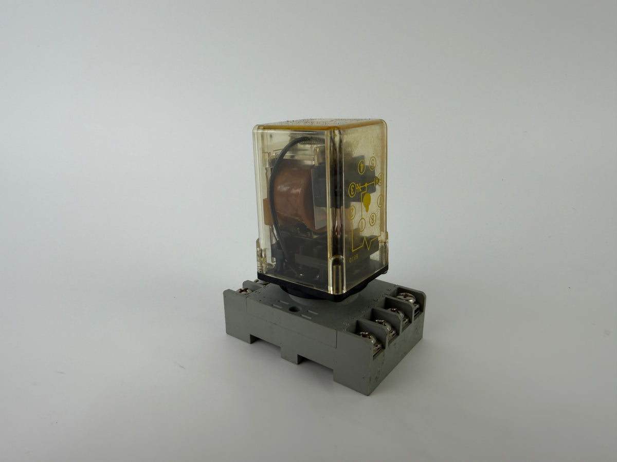 Struthers-Dunn A314XAX48P General Purpose Relay 120VAC w/ Idec SR2P-06 Base