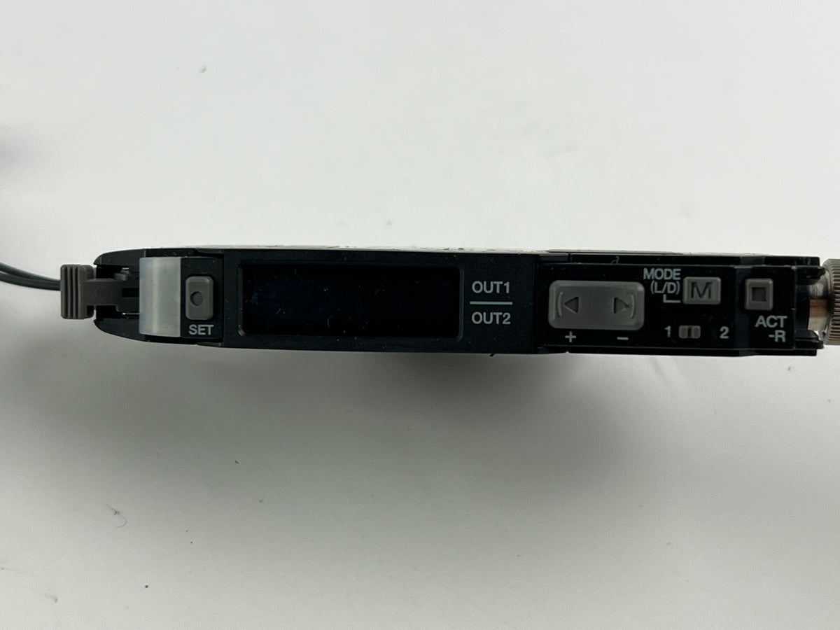Keyence FS-N41C Fiber Optic Amplifier + 2 Sensor Heads + 190cm Cable (No Plastic Cover)