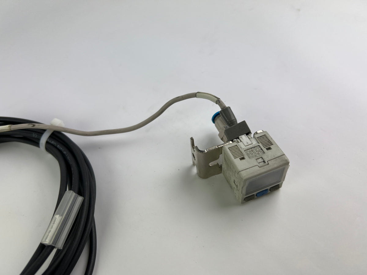 SMC ZSE30A-01-B Pressure Switch + 500cm Cable