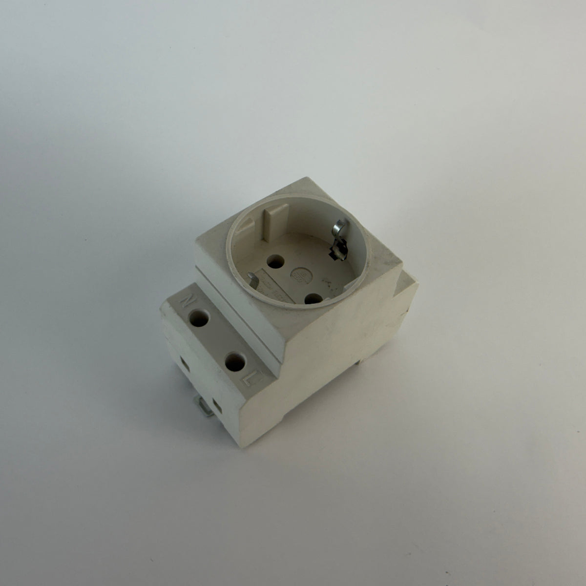 Tracon Electric C60-DAO DIN Rail Schuko Socket 230V 16A 2P+E