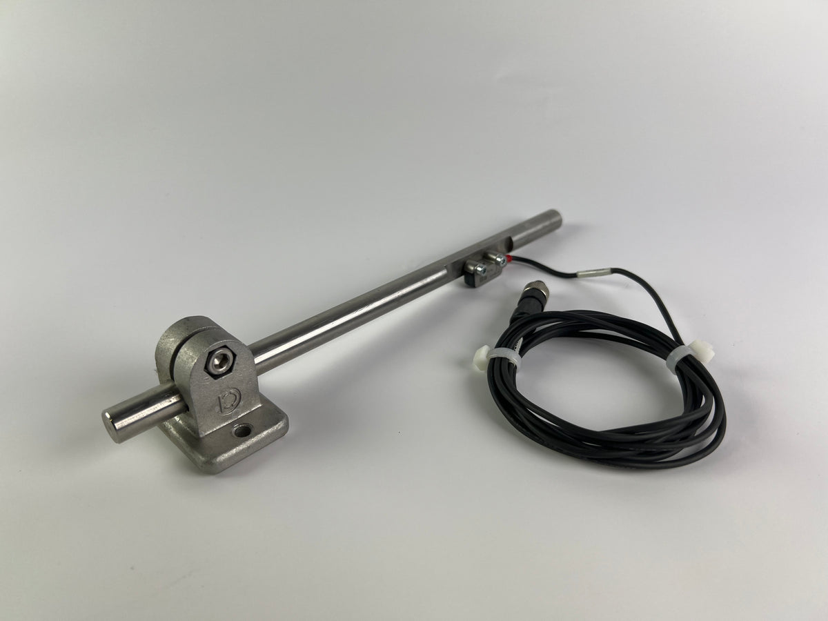 1x Keyence PR-M51P3 Photoelectric Sensor + 200cm Cable + Metal Mounting Stand