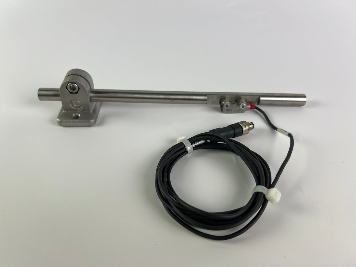 1x Keyence PR-M51P3 Photoelectric Sensor + 200cm Cable + Metal Mounting Stand