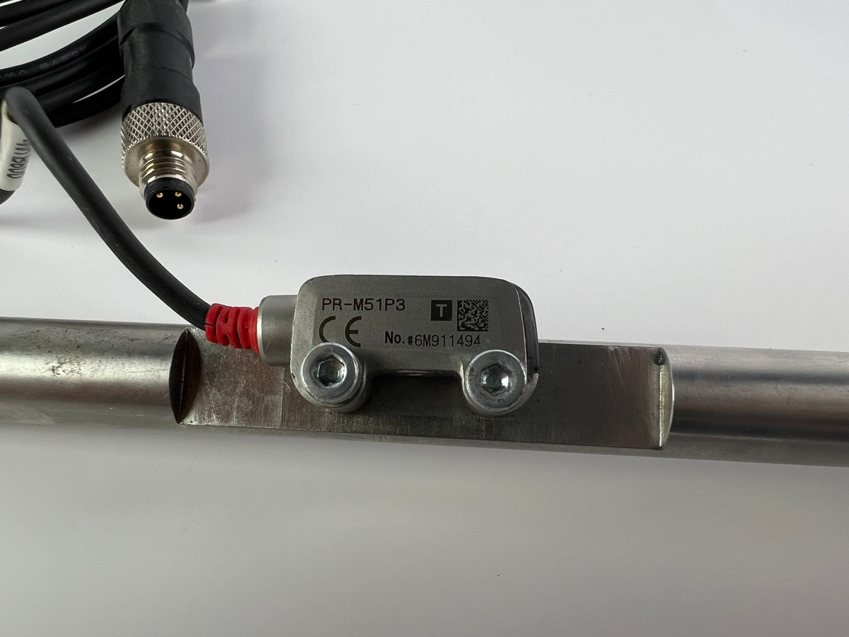 1x Keyence PR-M51P3 Photoelectric Sensor + 200cm Cable + Metal Mounting Stand