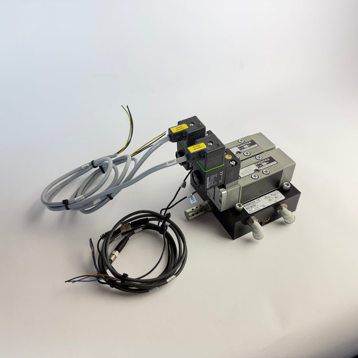 AVENTICS Dual 5/2 Directional Valve R422 002 577 w/ Island R422 003 624 Sensors Coils