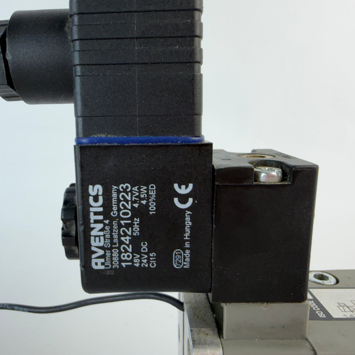 AVENTICS R422 002 577 Pneumatic Valve w/ Coil 1824210223 Sensor 275cm Cable