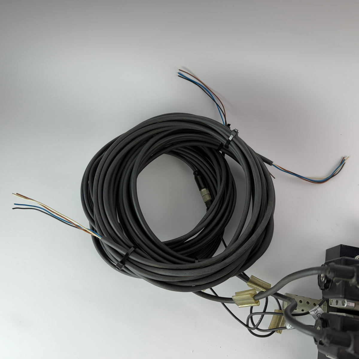 1x AVENTICS Dual 5/2 Valve R422 102 677 Valve Island R422 003 622 Coils Sensors
