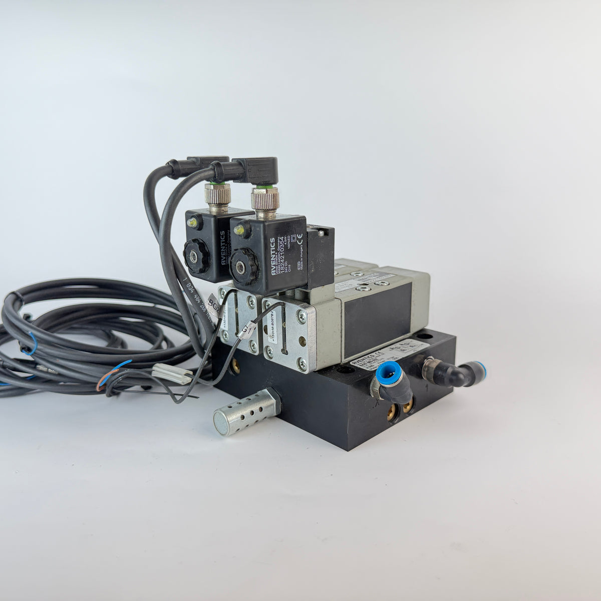 AVENTICS Dual 5/2 Pneumatic Valves R422 102 677 Valve Island R422 003 622 Sensors