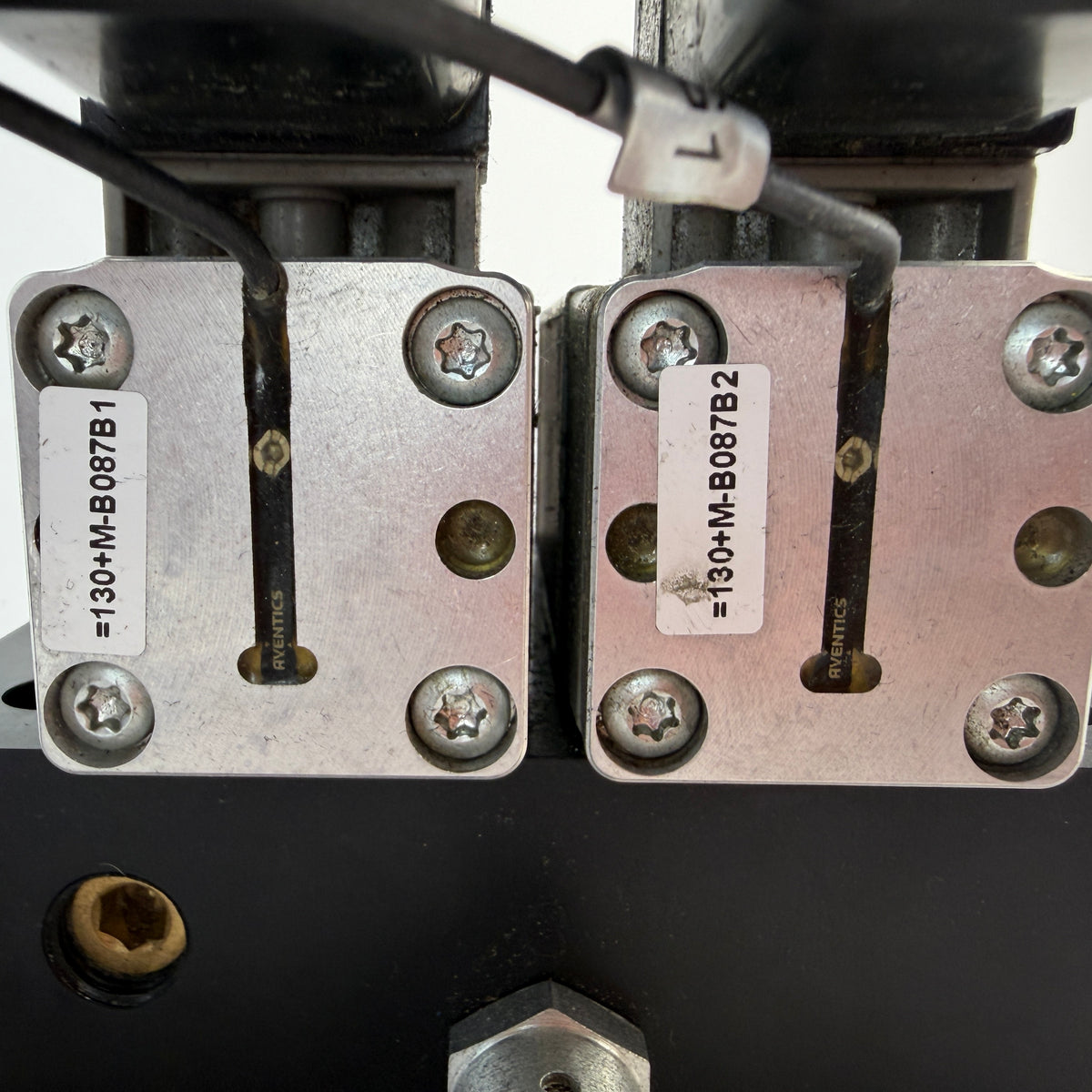 AVENTICS Dual 5/2 Pneumatic Valves R422 102 677 Valve Island R422 003 622 Sensors