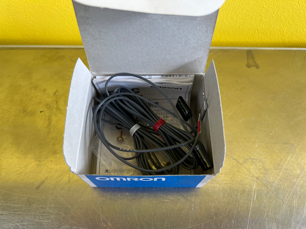 Omron E3C-S20W Photoelectric Sensor – Compact Diffuse Reflective Sensor