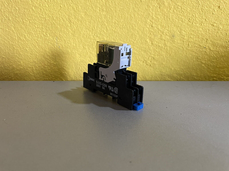 Lot of 6 Idec sj2s-05b Relay Socket, 250v, 8a
