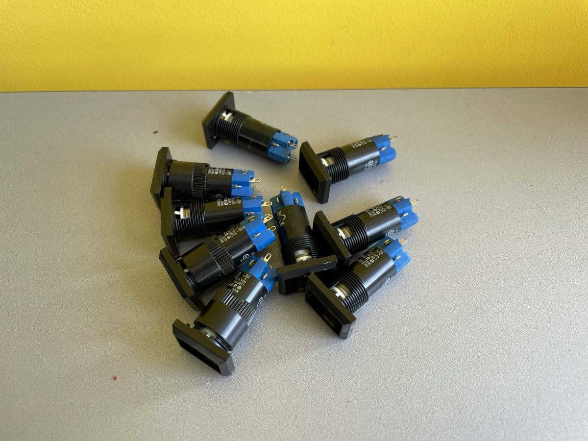 Lot of 8 EAO 01-121.025 Momentary 1 Pole DPST Illuminated Switch Pushbutton Switch